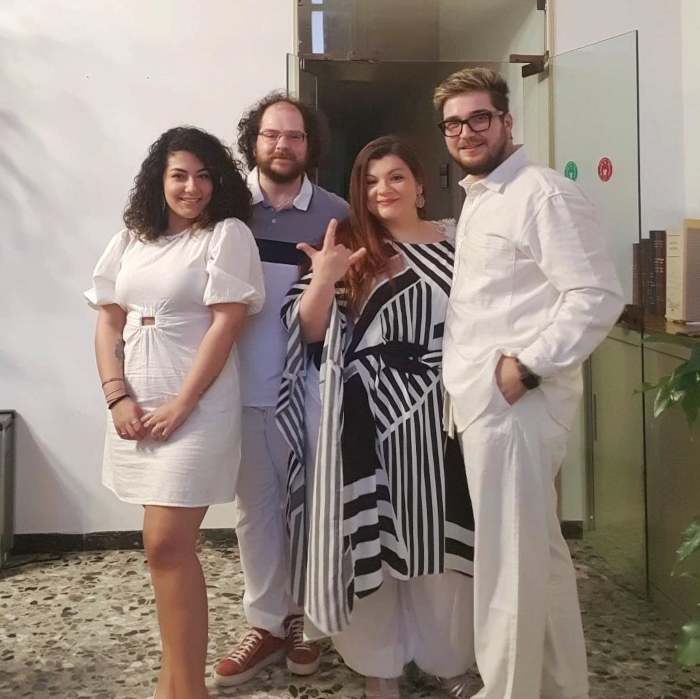 +Artisti a.p.s. alla loro prima apparizione in pubblico